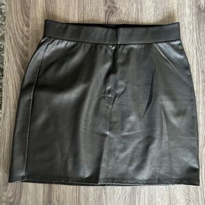 NWT TORRID black faux leather skirt- size 0 / large / 12